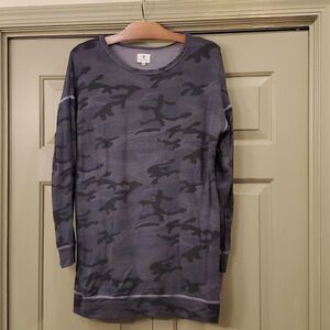 Sundry gray and black camouflage lightweight sweatshirt